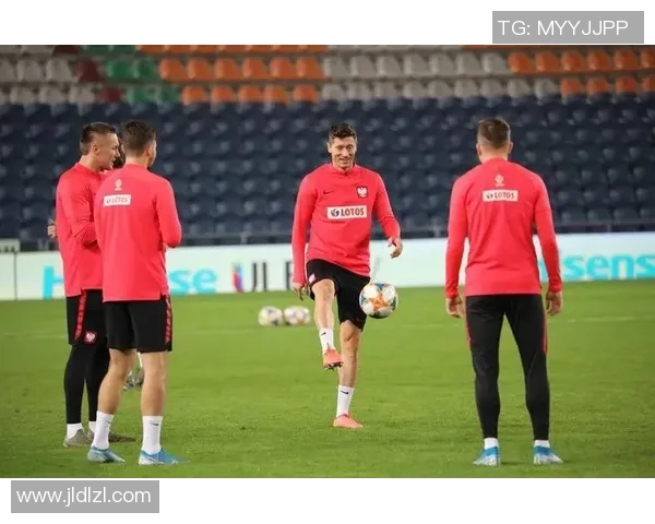 波兰足球明星意外失利引发热议球迷对未来的期待与担忧 波兰足球明星意外失利引发热议球迷对未来的期待与担忧